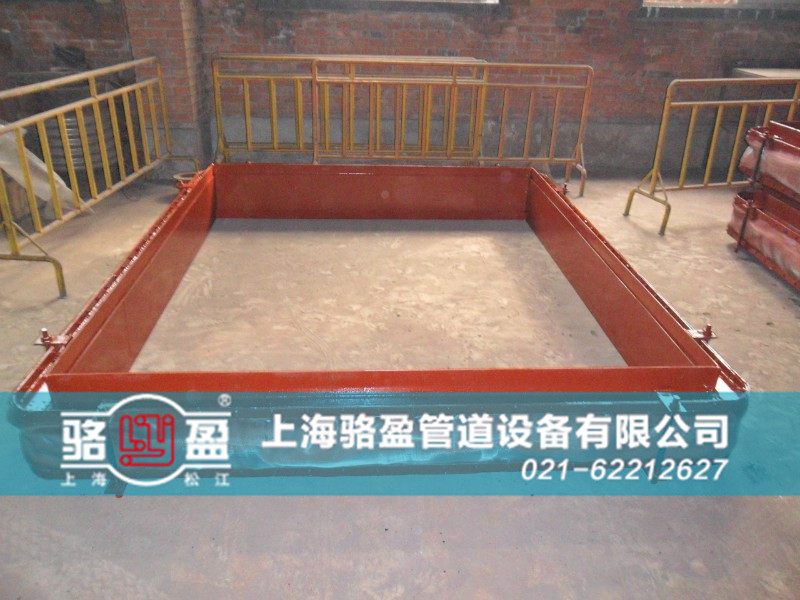 非金屬<a href=http://m.leyujiaxiao.com target=_blank class=infotextkey>補(bǔ)償器</a>生產(chǎn)車間